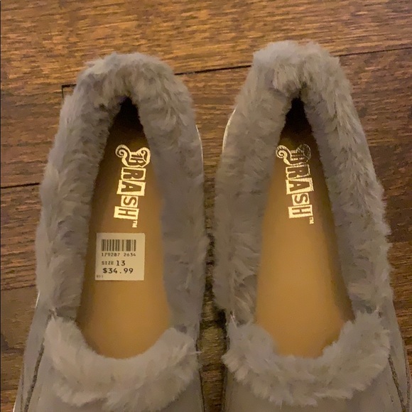 Woman’s size 13 Brash Fur lined slip on sneakers - Picture 2 of 5